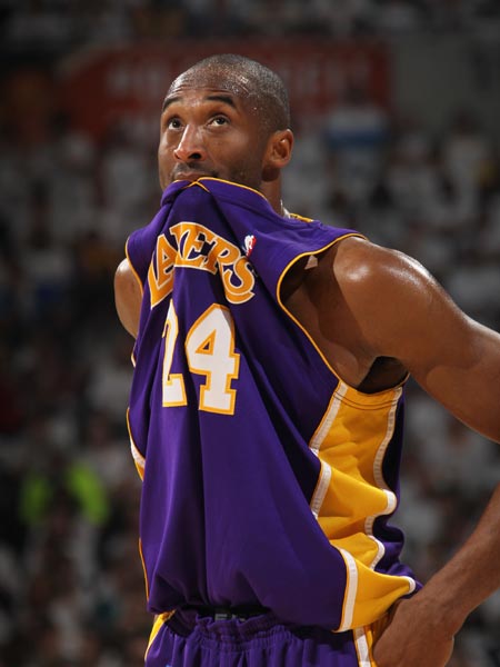 具备铁壁般 具备铁壁般